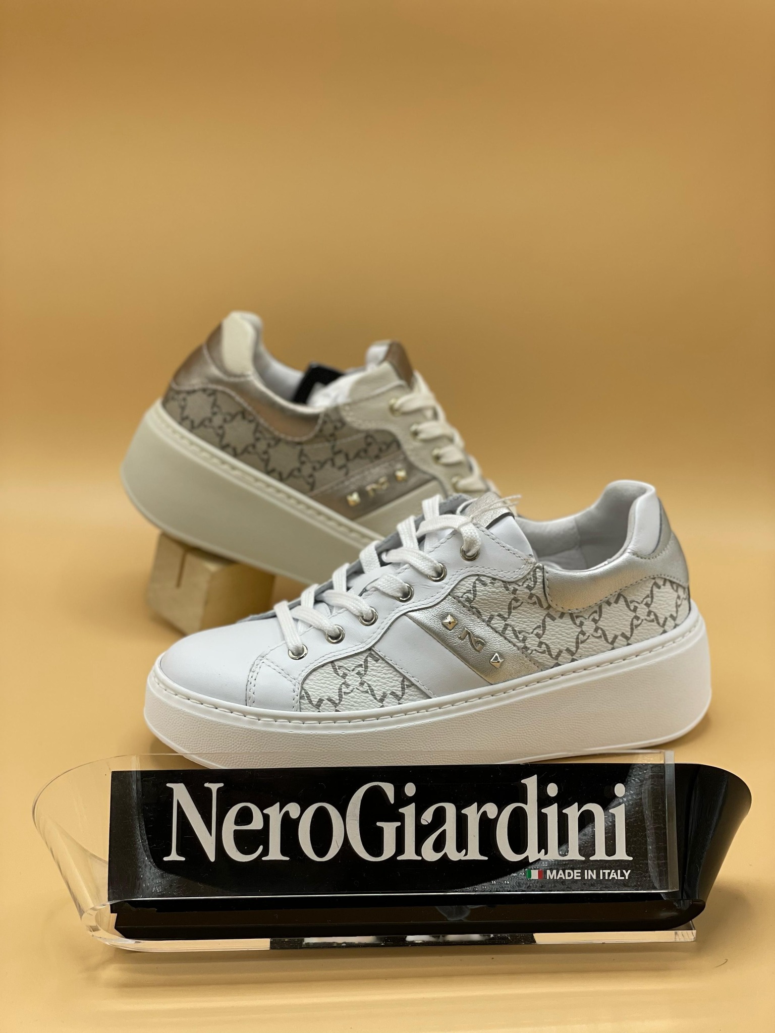 Scarpe donna in negozio